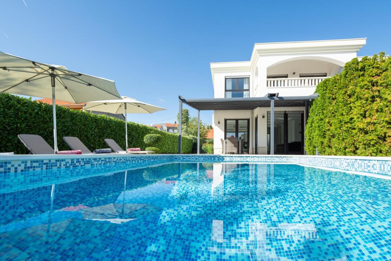 Luxury City Villa 特罗吉尔 外观 照片